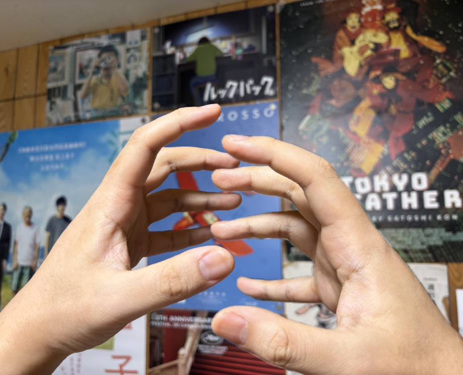 我想到社會身的意象,稍微調整角度維度就可以相容,十指緊扣